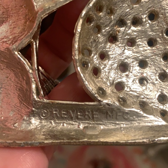 Hugging turtle earring holder marked revere - Picture 3 of 4